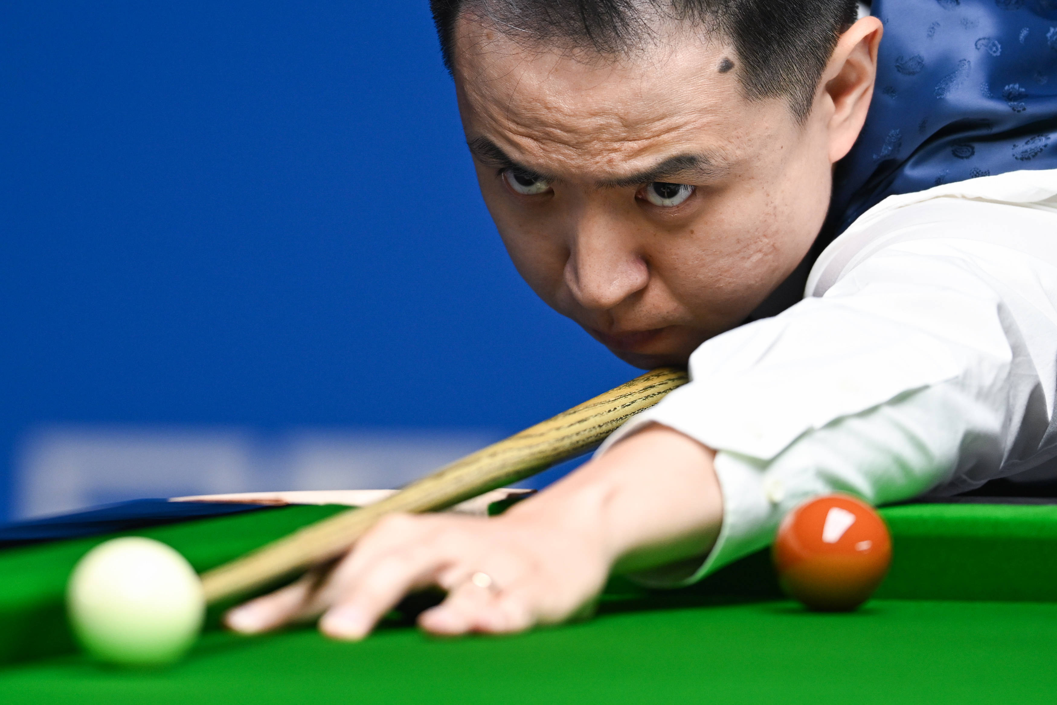 引发观众的 引发观众的